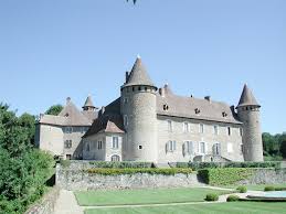 Château de Virieu dominant la vallée