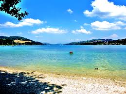 Lac de Paladru aux eaux turquoises